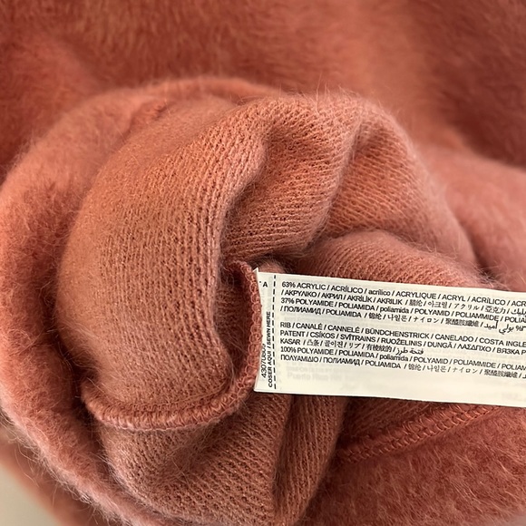 Fuzzy Pink Sweatshirt 💖 - Picture 7 of 7